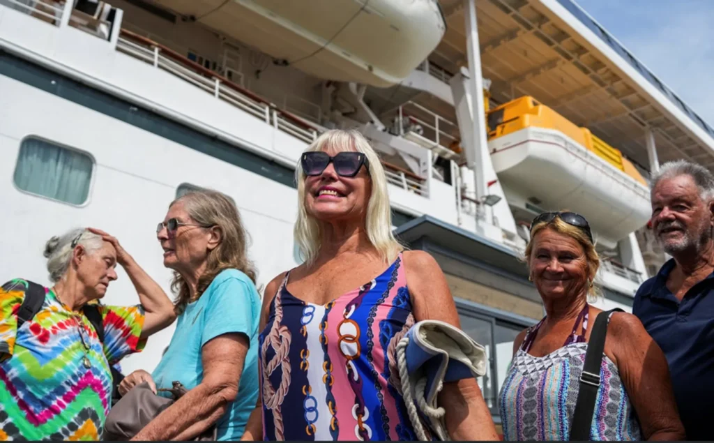 Passengers leave cruise liner as fuel bills climb