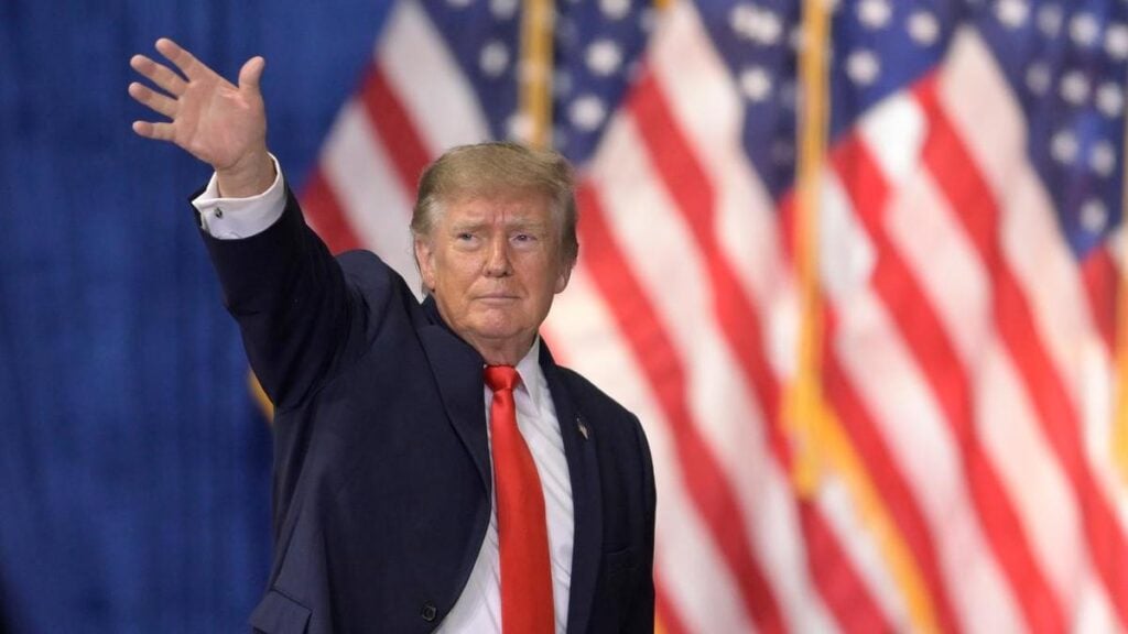 Trump and Clinton hit campaign trail as early voting rises